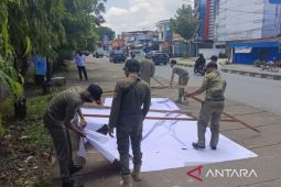 Satpol PP Samarinda gelar penertiban baliho dan spanduk  di jalan