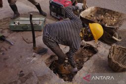 Kotabaru PUPR dredges two kilometers drainage, prevents flooding