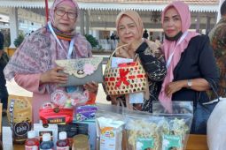 Dosen UMM mengubah sari mawar menjadi minuman antioksidan