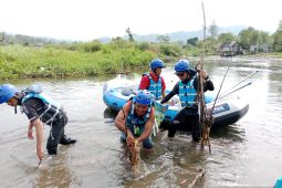 Komunitas arung jeram pungut sampah di Krueng Peusangan Aceh Tengah