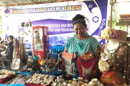 Dosen Unpatti Ambon olah limbah ikan jadi aksesoris bernilai jual