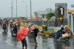 Penyeberangan Ketapang-Gilimanuk ditutup sementara akibat cuaca buruk