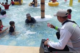 Dinkes periksa kandungan air arena kolam renang cegah penularan penyakit
