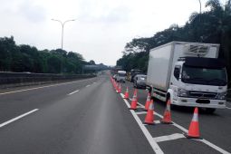 Arus balik Tol Jakarta-Cikampek pada Sabtu padat hingga diterapkan "contraflow"