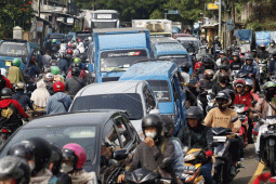 Kepadatan Jalur Puncak Bogor saat libur panjang