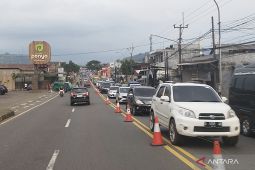 Polisi imbau kendaraan tak parkir di bahu Jalan Nagreg saat arus balik
