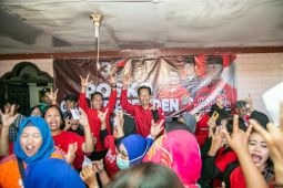 Emak-emak di Surabaya kompak nyanyikan lagu "Ganjar Siji Ganjar Kabeh"