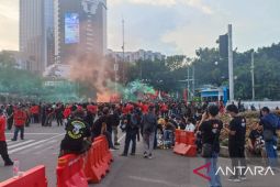 Massa aksi buruh mulai meninggalkan area Patung Kuda Jakarta Pusat Senin sore