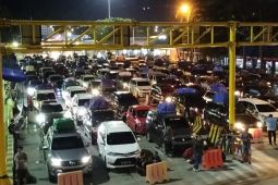 Puncak arus balik, ribuan kendaraan mobil padati kantong parkir pelabuhan Bakauheni