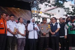 Gubernur Khofifah larut dalam perayaan "May Day" di Surabaya