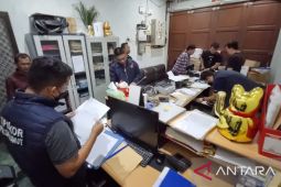 Polda Sumut geledah  kantor PT Almira yang miliki gudang solar ilegal