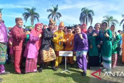 Ribuan ASN Pemprov Babel Gunakan Pakaian Melayu Peringati Hardiknas 2023