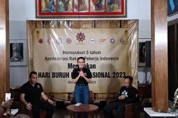 Rumah Ketua KRPI Rieke dibanjiri karangan bunga