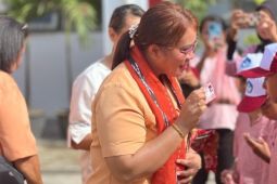 Dukcapil-DWP Ambon salurkan 422  Kartu Indentitas Anak