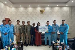 Momentum May Day dan Hardiknas BPJAMSOSTEK serahkan JKK dan beasiswa