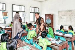 Momen Hardinkas 2023. Pj Bupati Tapteng apresiasi tenaga pendidik