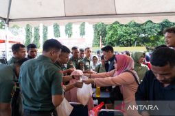 Sambut HUT Ke-24, Kodam Pattimura gelar pasar murah