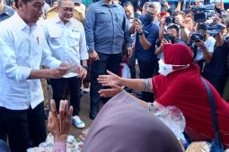 Presiden Jokowi: Kementerian PUPR akan ambil alih penanganan jalan rusak parah di daerah