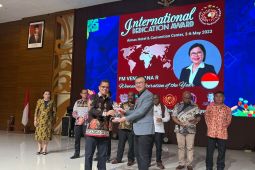 Kontribusi bagi Papua, FM Venusiana R raih International Dedication Award 2023