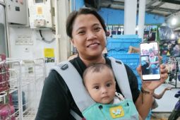 Ni Putu Astuti menangis haru bisa berfoto dengan Jokowi di Lampung