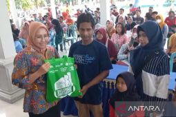 Pemkab Madiun membagikan bansos pangan kepada 7.553 KPM berisiko stunting