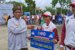 Pemkab KKU berikan dana bantuan untuk siswa, guru dan atlet berprestasi