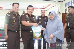 Pemberian santunan warnai hari Persatuan Jaksa Indonesia di Maluku