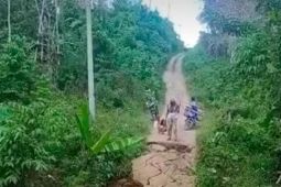 DPUTR Paser tinjau kerusakan jalan di Swan Slutung