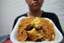 Menikmati lumernya kue Pocong Pancong