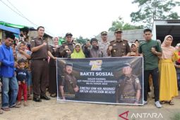 Kejari Cianjur salurkan bantuan bagi penyintas gempa