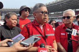 PDI Perjuangan  tampilkan defile kebudayaan daftarkan caleg ke KPU