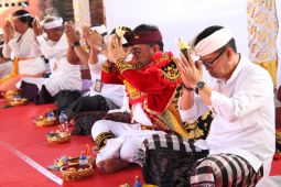 Wali Kota Denpasar ngayah topeng di Pura Dalem Manik Penataran Agung Lemintang