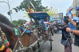 Partai Demokrat antarkan 50 bacaleg naik delman daftar ke KPU Depok