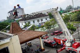 Satpol PP-Damkar Kota Madiun gelar latihan kebakaran gedung bertingkat