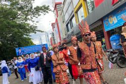 KPU didatangi bakal caleg  dengan parade lintas budaya