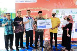 UPZ Bank Kalsel Berikan Bantuan Pemasangan Alat Cortegra Kepada Anak Usia 3 Tahun