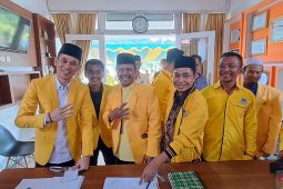 Partisan dan kader Golkar ikut daftarkan calegnya di KPU KKU