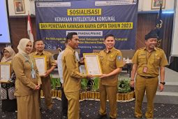 Bangka Selatan terima tiga sertifikat dari Kanwil Kemenkumham Babel