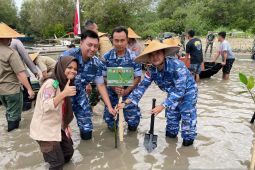 Satradar 224 Kwandang tanam mangrove di Pantai Anggrek