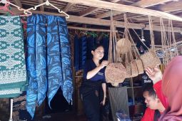 Pendapatan produk UMKM Badui meningkat saat musim panen durian