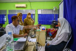 Dispendukcapil Kediri melakukan perekaman data KIA di sekolah-sekolah