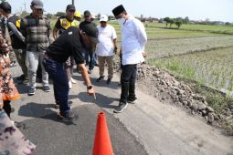 Pemkab Sidoarjo perlebar jalan penghubung tiga desa
