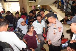 Polda Maluku beri bantuan beras satu ton kepada warga dampak kebakaran