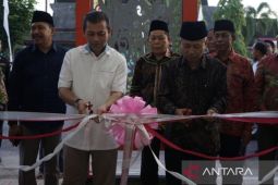 Pemprov Kaltim serahkan hibah peningkatan  sarana haji kepada Kemenag