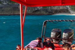 Basarnas evakuasi warga Jerman cedera di Pantai Kelingking