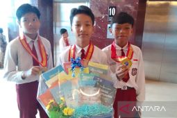 Siswa dan guru SD Samarinda luncurkan 18 buku