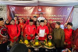 DPC PDIP Kota Yogya antar bacaleg kunjungi tempat lahir Bung Karno di Surabaya dan ziarah di Blitar