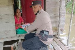 Polsek Medang Deras ringankan beban warga