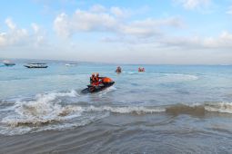 Basarnas Bali lakukan penyisiran Pantai Petitenget cari wisatawan yang hanyut