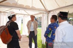 Ambo Sakka pantau persiapan acara pesta pantai